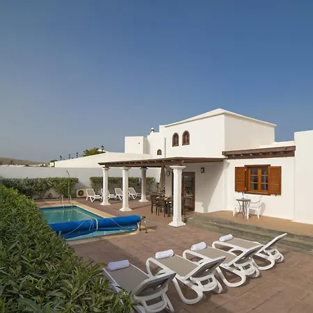 Sophisticated Lanzarote Mervella 4 Bedrooms Spacious Terrace Area Private Pool Playa Blanca (Lanzarote)