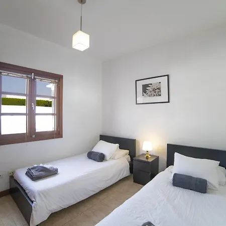 Sophisticated Lanzarote Mervella 4 Bedrooms Spacious Terrace Area Private Pool Πλάγια Μπλάνκα