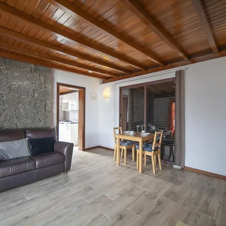 Sophisticated Lanzarote Mervella 4 Bedrooms Spacious Terrace Area Private Pool Villa Playa Blanca (Lanzarote)